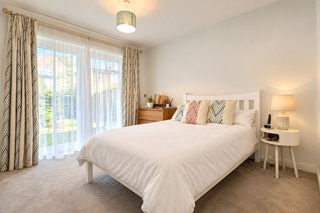 Bower Court, Surrey photo 4