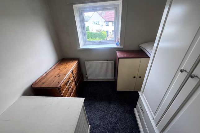 4,, Vale Close, Huddersfield photo 5
