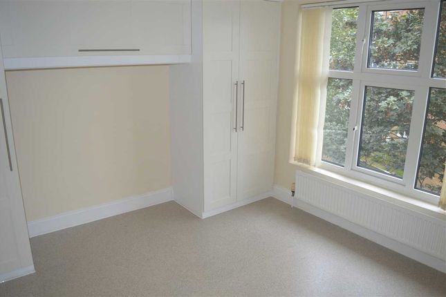 Flat to rent in Walterstown Court, Highfield Road, Dartford