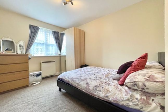 Flat to rent in Armoury Road, London