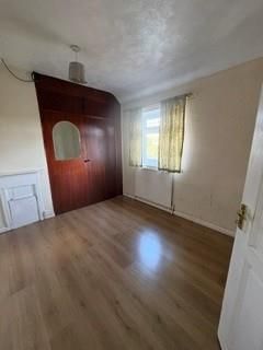 29, Broad Street, Dagenham photo 5