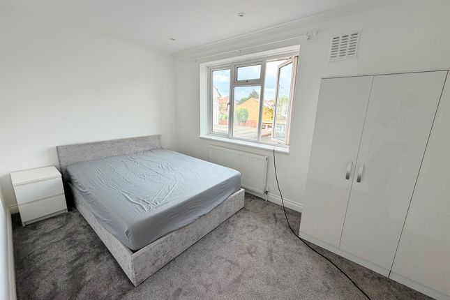 Thorn Close, Northolt photo 4