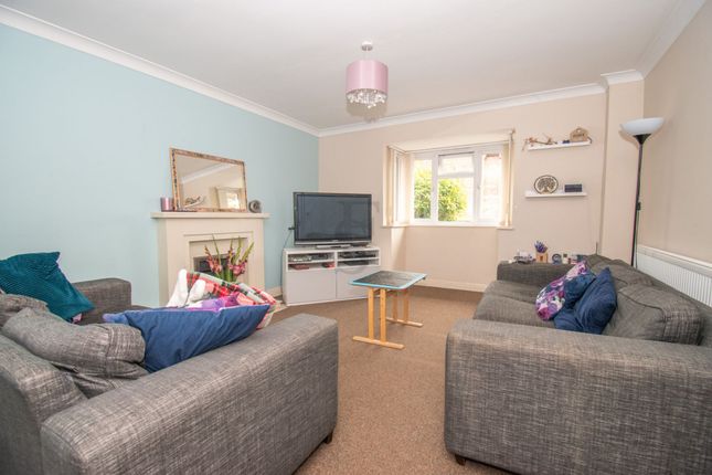 6 Foxglove Road, Leicester photo 2