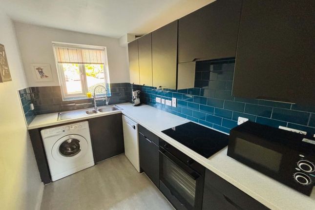 8, JUBILEE COURT, THATCHAM photo 4