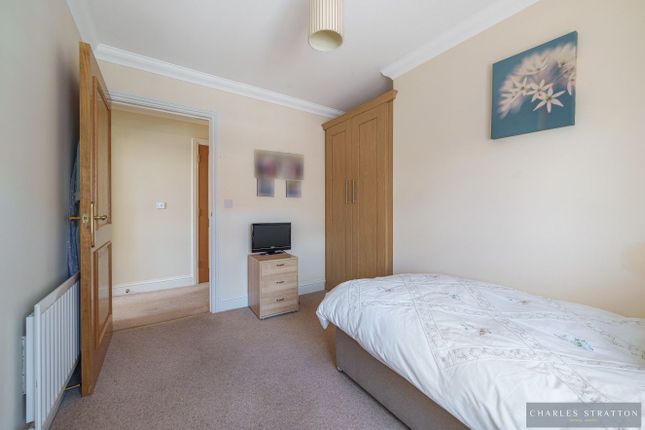 Flat for sale in Main Road, Gidea Park, Romford