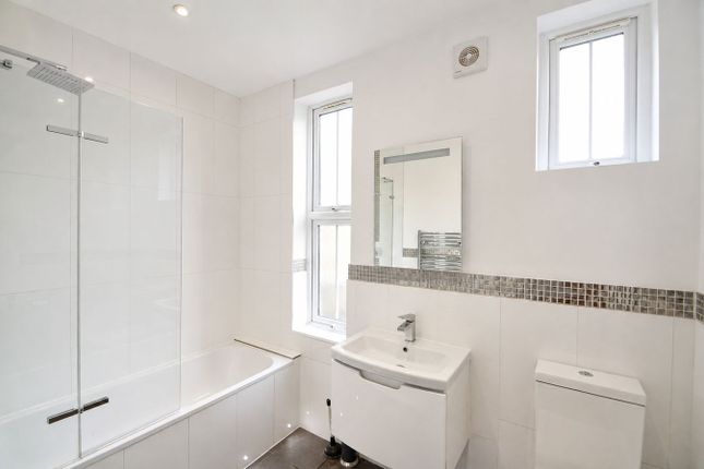 4B, Baker Street, WEYBRIDGE photo 4