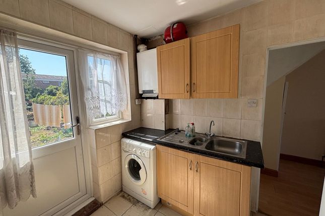 00, Blundell Road, Edgware photo 3