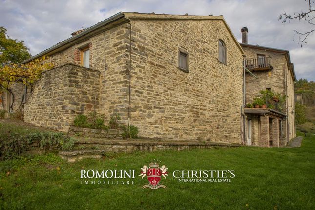 Country house for sale in Pietralunga, Umbria, Italy