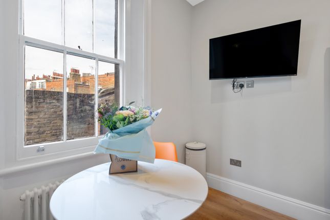 Short Let - Flat 2, 150, Old Brompton Road, London photo 4