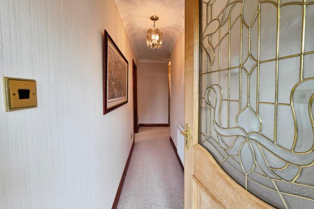 24, Denbigh Close, Knypersley photo 4
