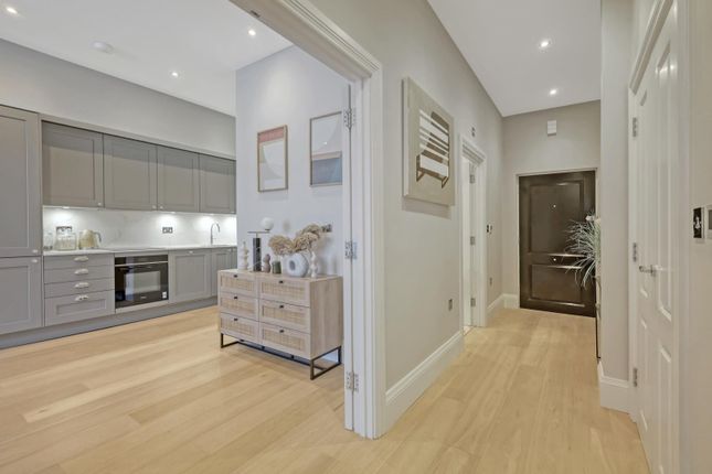 |., 4, The Grand Apartments, Leigh-On-Sea photo 3