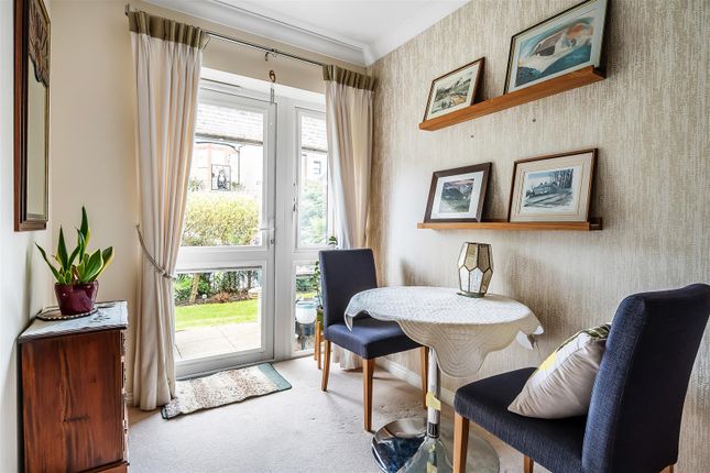 8 Emmeline Lodge, 27, Kingston Avenue, Leatherhead photo 4