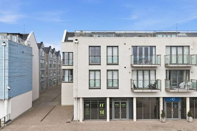 3-bed flat on 39 Harbour Square, Waterside Marina, Colchester, £385,000