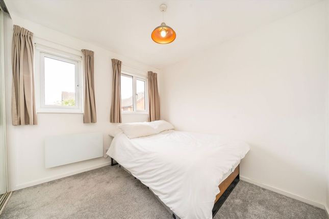 14, Pope Close, London photo 4