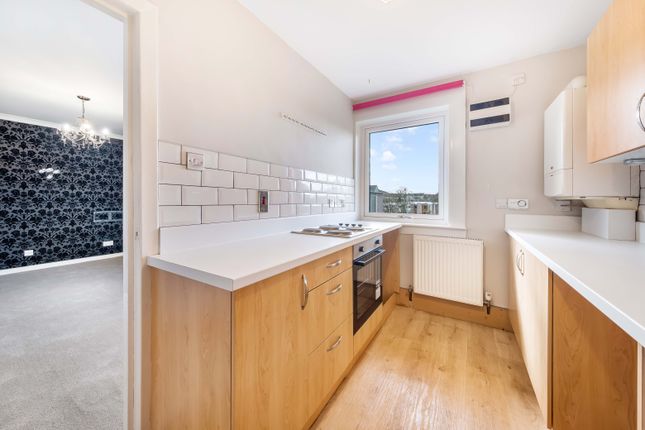 170, Happyhillock Road, Dundee photo 3
