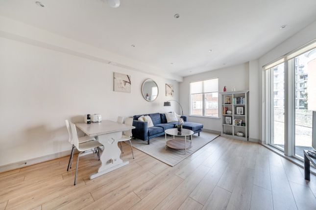 Apartment 6, Spur Apartments, 4, Woodlands Way, London photo 3