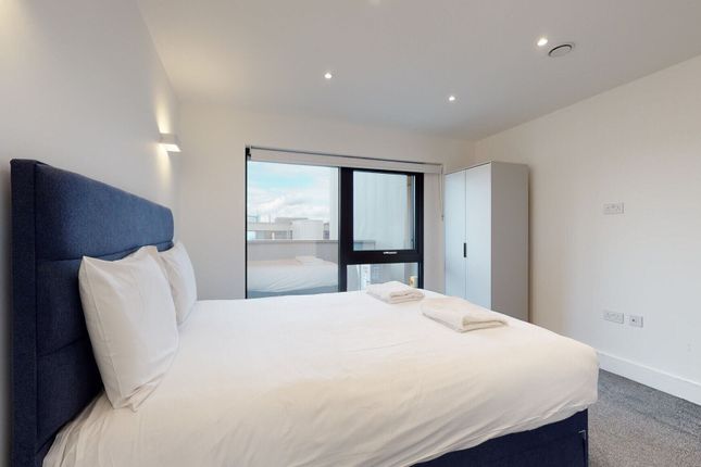 New Horizons Court, Brentford photo 3