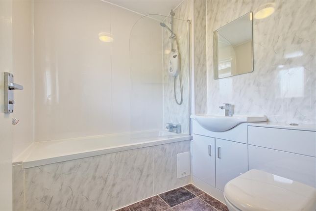 3 Drakes Court, High Street, Longstanton photo 5