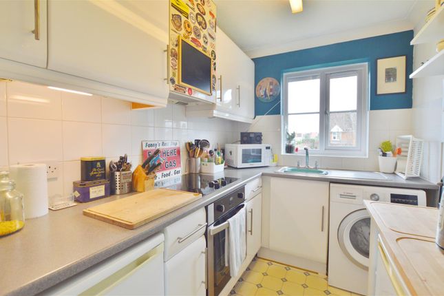 18A, Troutbeck Close, Slough photo 5