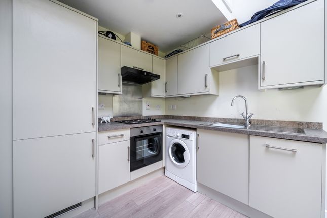 2, Birchnut Mews 4A,, Walnut Tree Close, Guildford photo 4