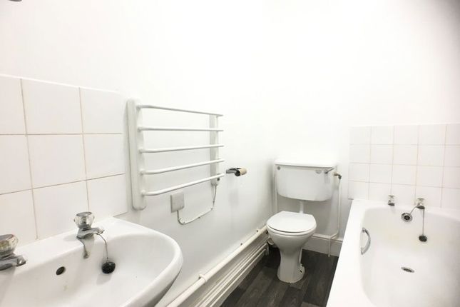 28b, Broad Street, Barry photo 4
