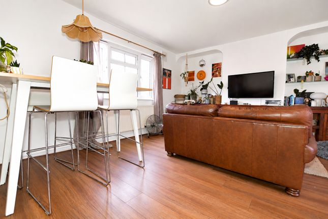 434, Lonsdale Avenue, London photo 4