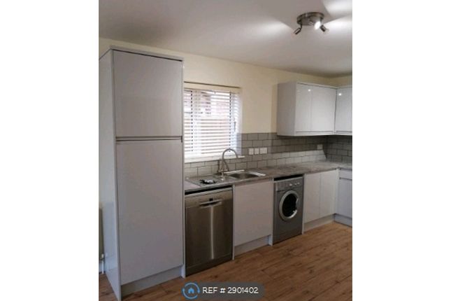 Flat, Lavender Grove, Westcliff-On-Sea photo 5