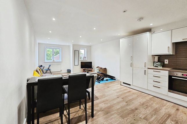 Coleridge Court,Apartment 4, Burns Road, Royston photo 4