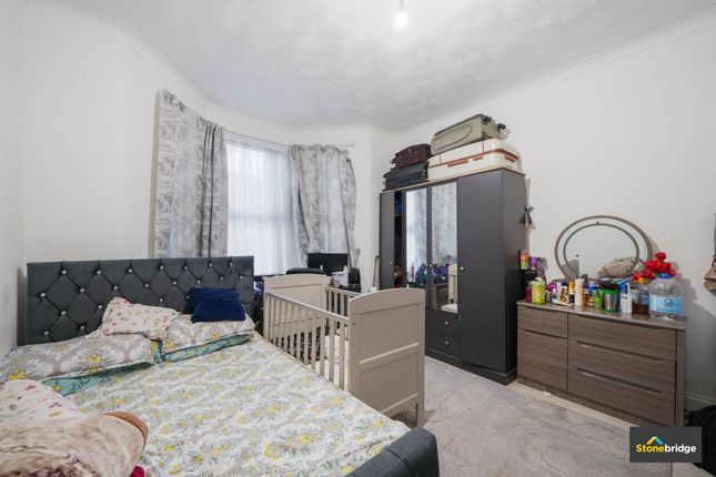 104, Harold Road, London photo 3