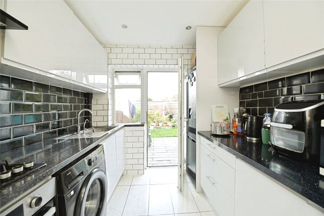 St. Johns Close, Rainham photo 3