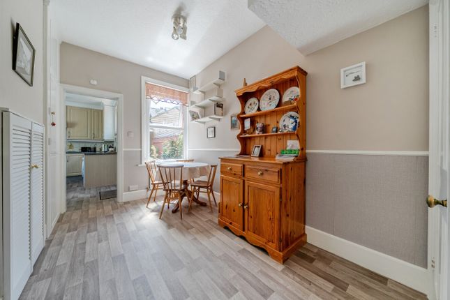 1, Mareschal Road, Surrey photo 4