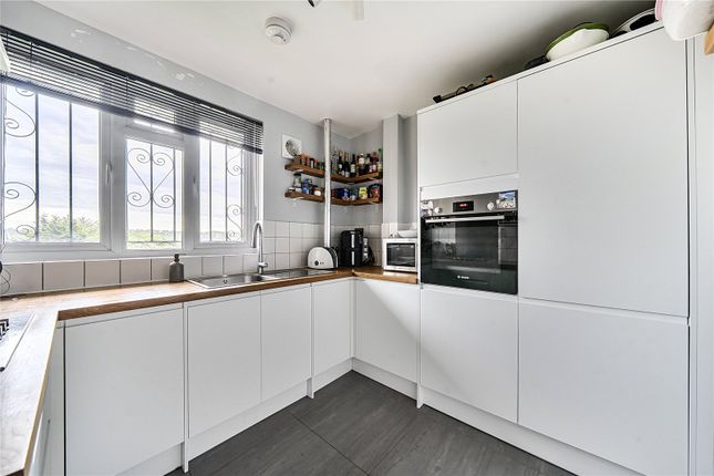 Flat 17, Summersell House,, Benton's Rise, London photo 2
