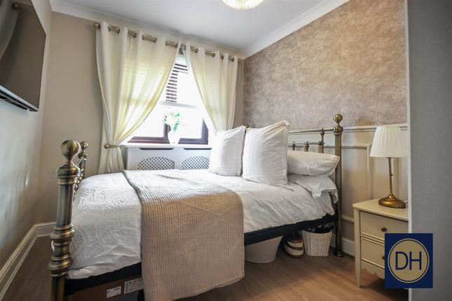 14, Wellington Road, North Weald, Epping photo 4