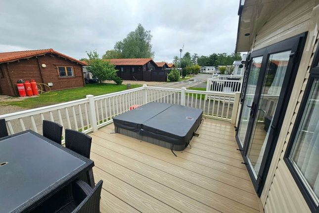 Mobile/park home for sale in Tattershall Lakes Country Parks, Lincolnshire