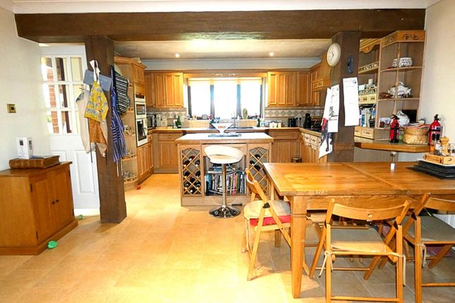 78 Oakwood Avenue, West Mersea, West Mersea photo 2