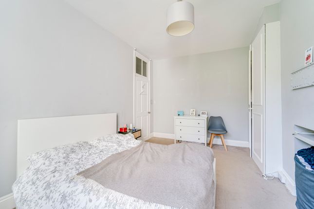 Flat for sale in Rathcoole Gardens, London