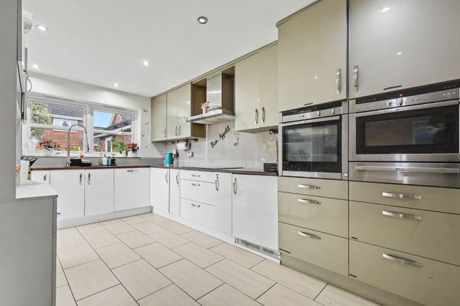 34 Nottingham Way, Langdon Hills, Essex photo 2