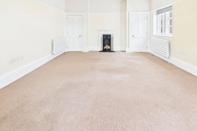 Flat 4,, Fernbrook The Square, Pangbourne photo 5