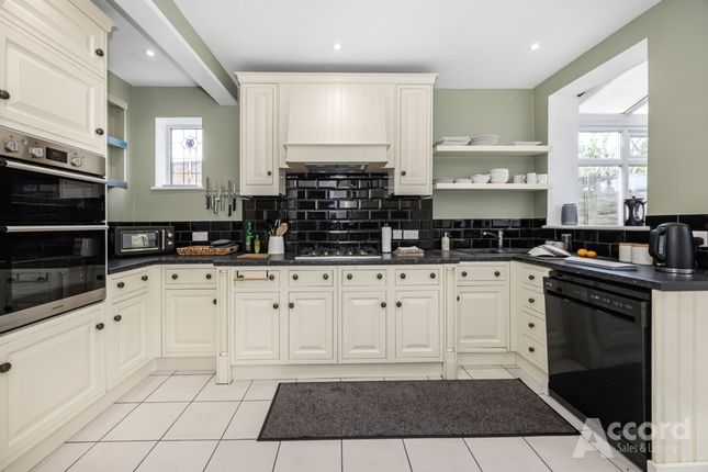 380 Mawney Road, Romford photo 2