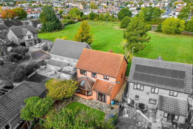 Four Sisters Way, Leigh-On-Sea photo 4