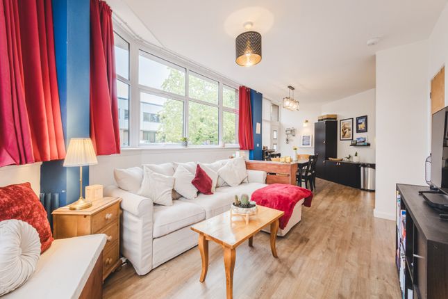 Flat 10, Dauntsey House, Westlea photo 2