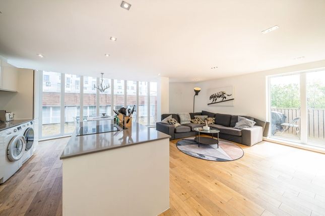 Flat 8, 2, Carpenters Place, London photo 4