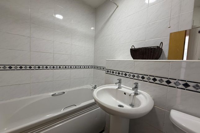 67, Southampton photo 4