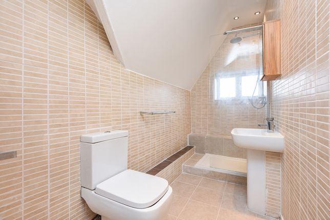 Flat 3, 111, Burnt Ash Hill, London photo 3