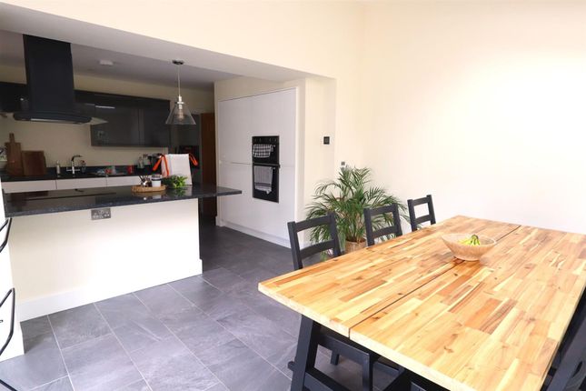 3-bed house on 22 Two Waters Road, Hemel Hempstead, £2,700/mo