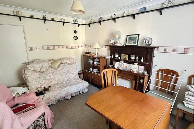 8, Hollycroft Road, Wisbech photo 3
