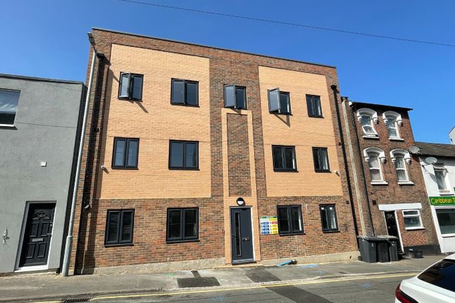 Thumbnail Flat to rent in Liverpool Road, Luton