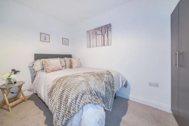 17 James Street, James Street Bradford, England photo 4