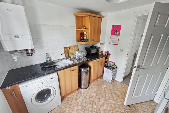 28 Elvaston Court, Grantham photo 2