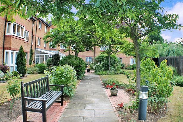 Flat 4, Parkview Court, Ilford photo 2